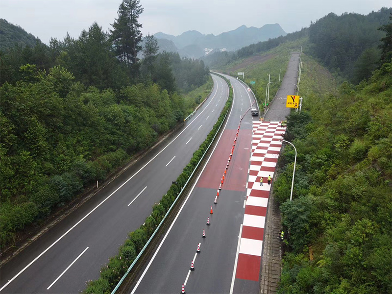 道路標線廠家的特點與優(yōu)勢對比