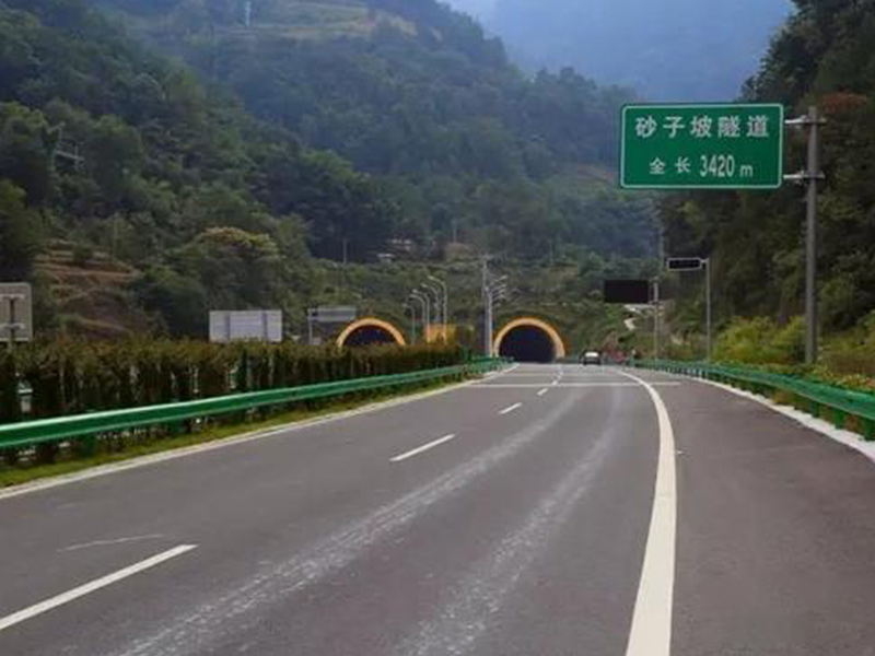 長沙道路標(biāo)線廠家的生產(chǎn)流程分析